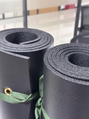 軽量 防水 快適 キャンプ用 エアマットレス 柔らかいパッド 調整可能な肩帯付き 持ち運び可能なエアパッド 屋外ハイキング バックパック 旅行活動